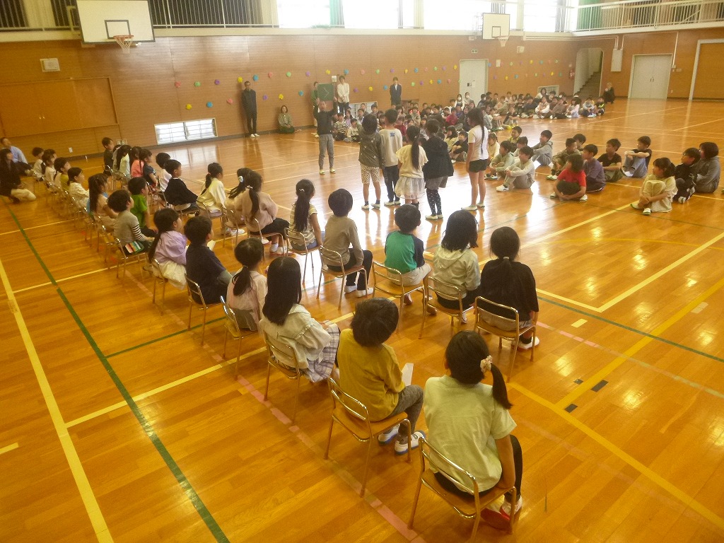 3年生の寸劇-熱演が展開されました。