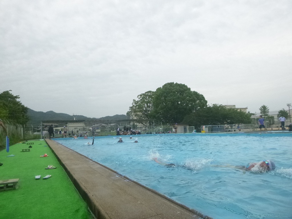 グループに分かれて猛練習?