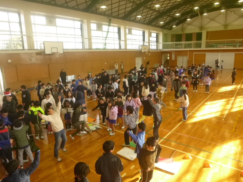 〇×クイズ、正解を聞いて「ヤッター!」