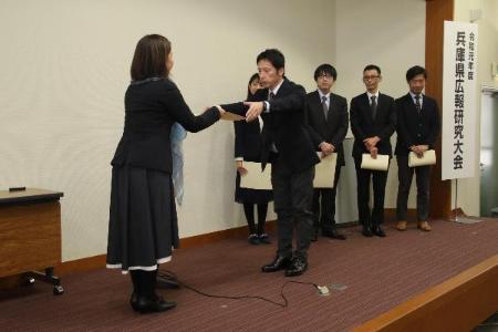 兵庫県広報コンクール表彰式の写真