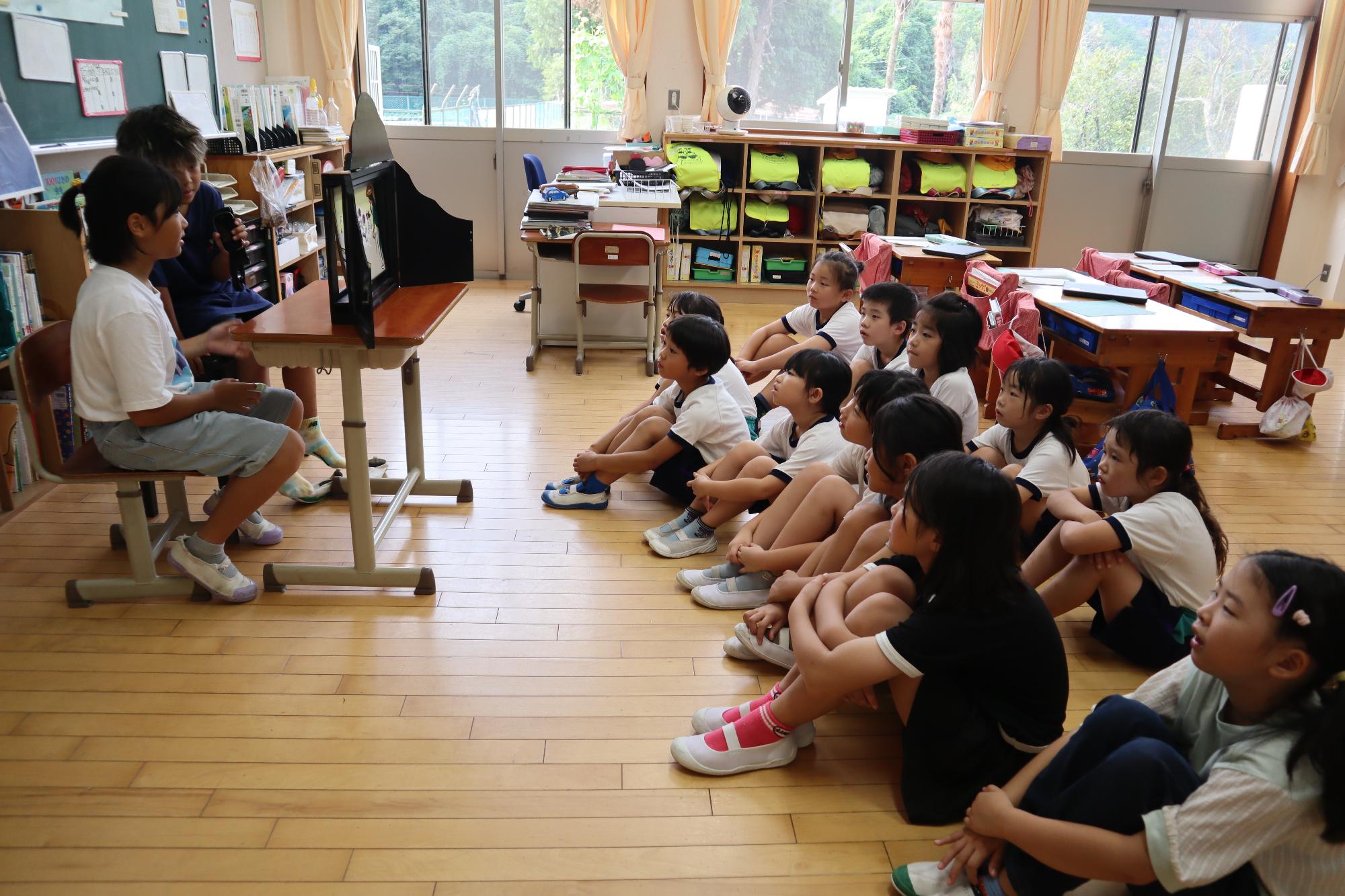 図書委員会による読み聞かせ