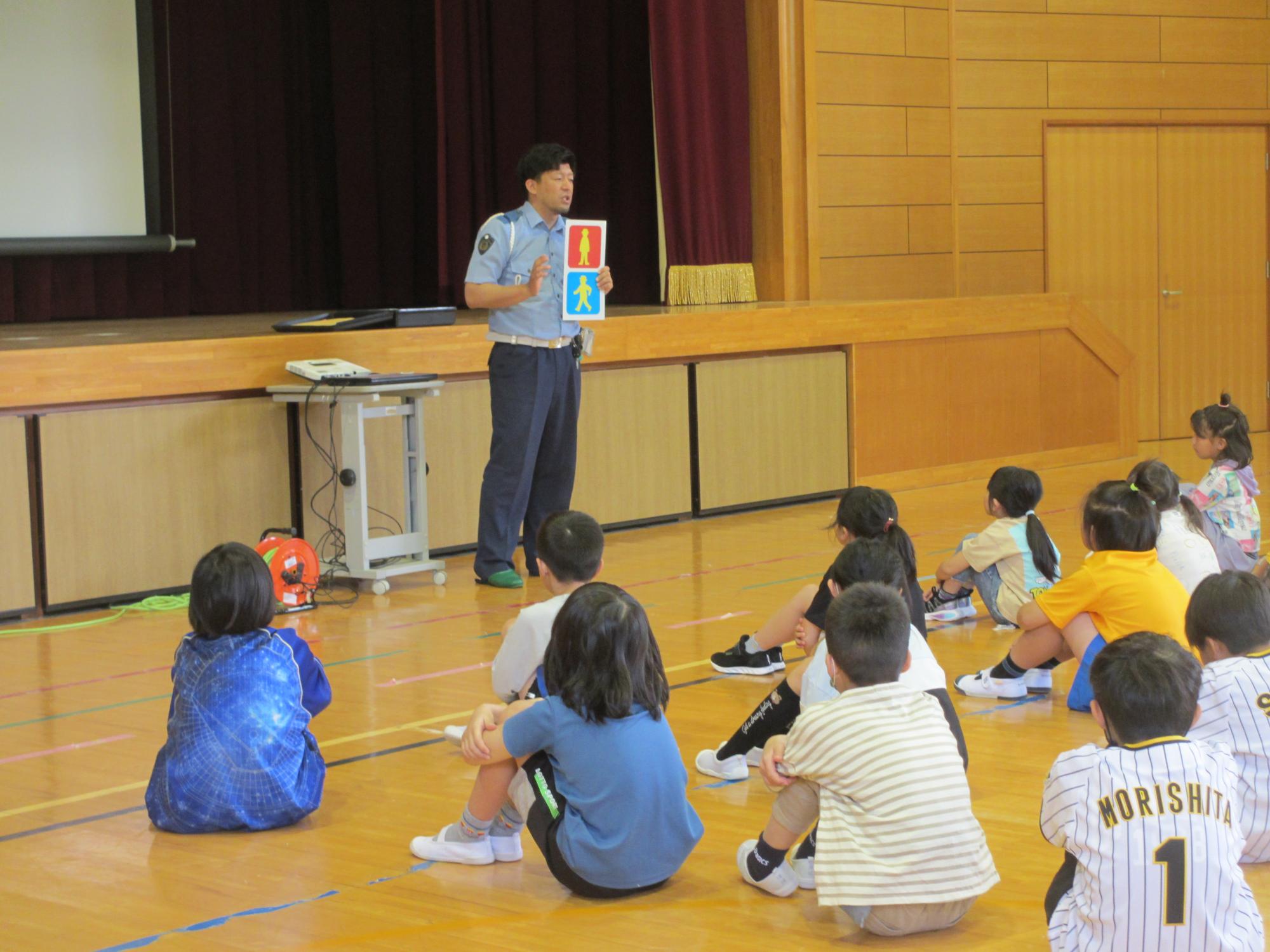 警察の方から交通安全のお話