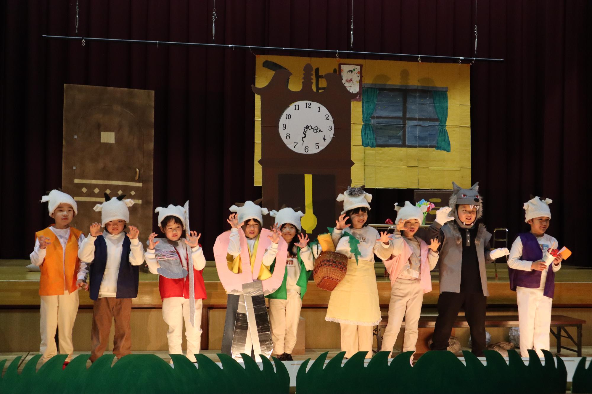 1・2年生「おおかみと七ひきのこやぎ」