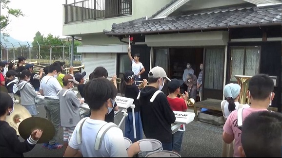 100歳のお祝いパレード