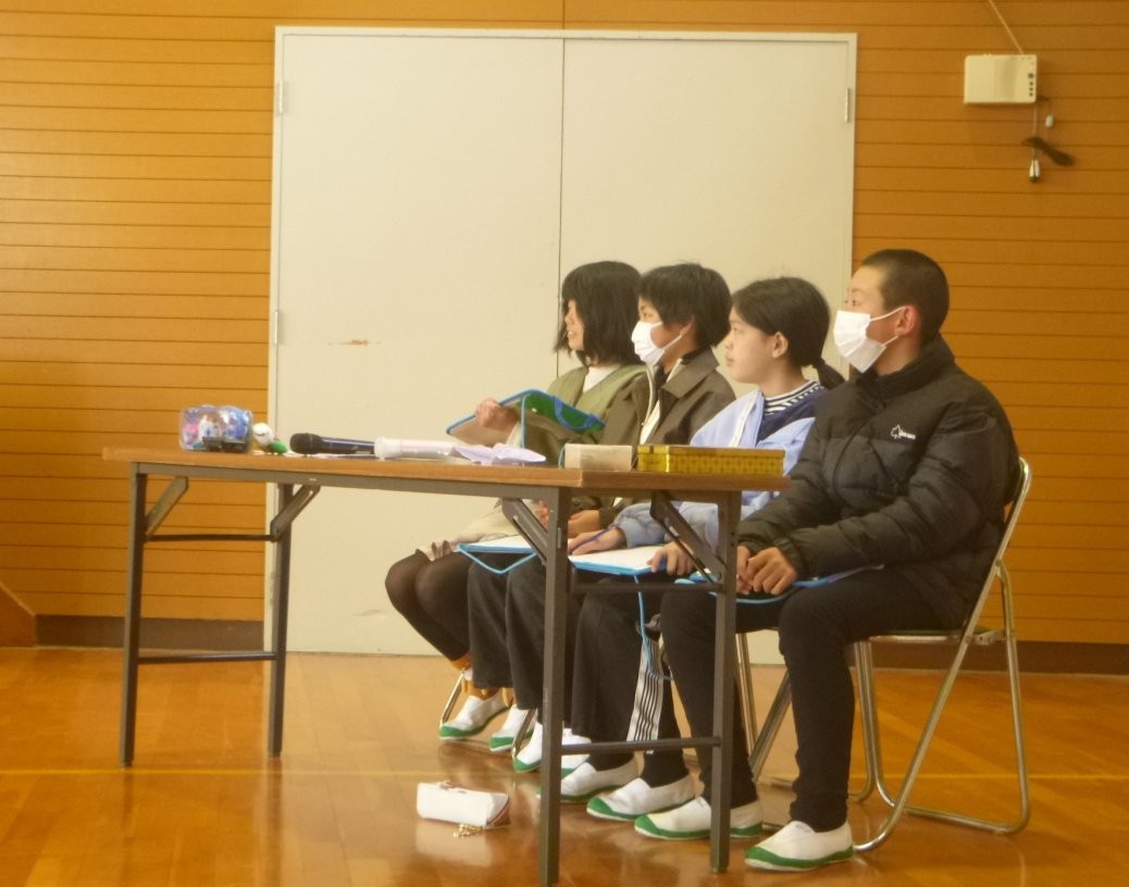 進行役の現・児童会役員