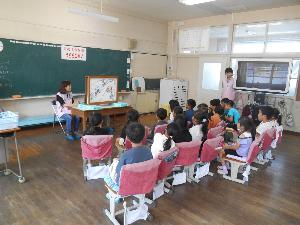 真剣にお話を聞く様子
