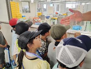 会社説明を聞く様子