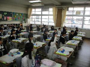 話を聞いている様子