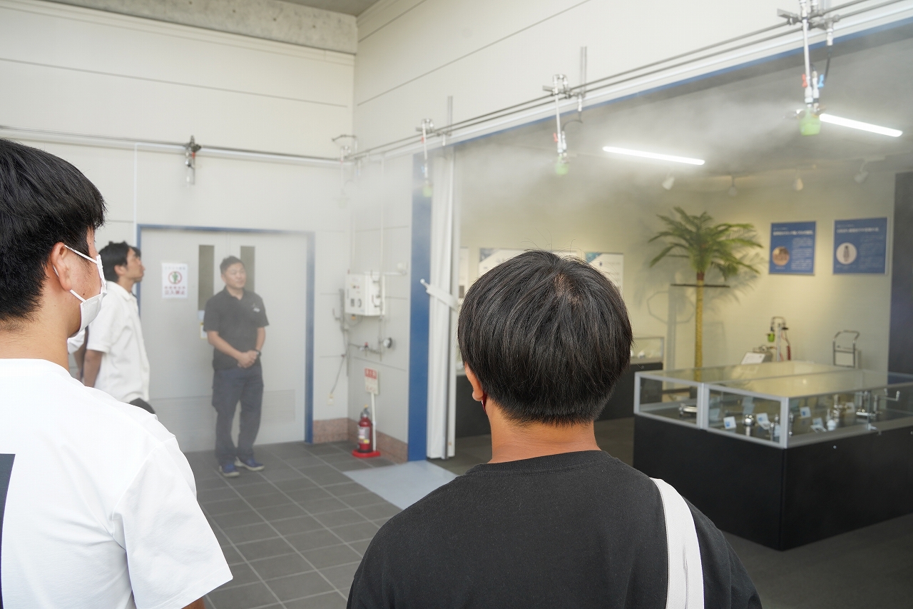 濡れない霧を体験