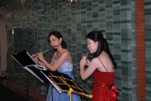 フルートの演奏の写真