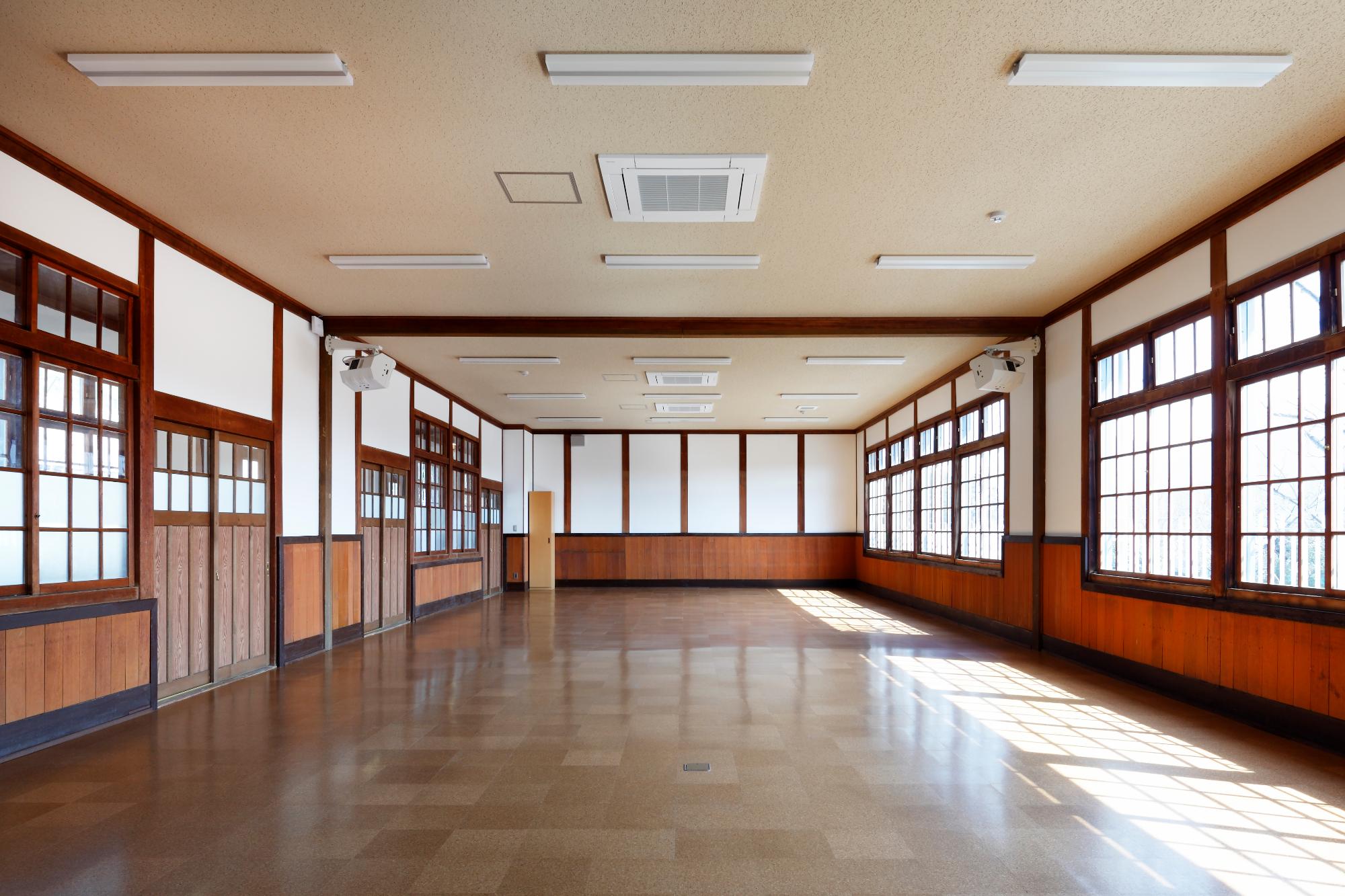 西脇小学校集会ホール2