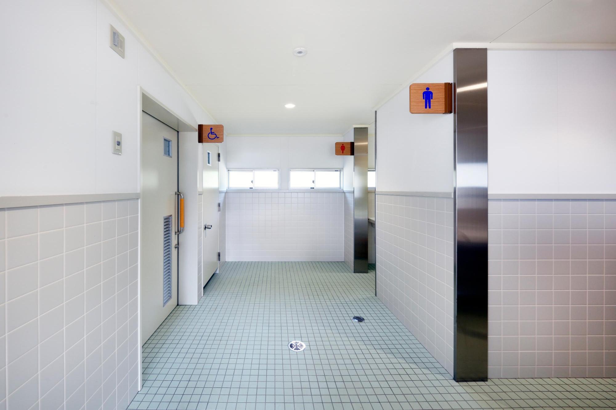 西脇小学校トイレ1