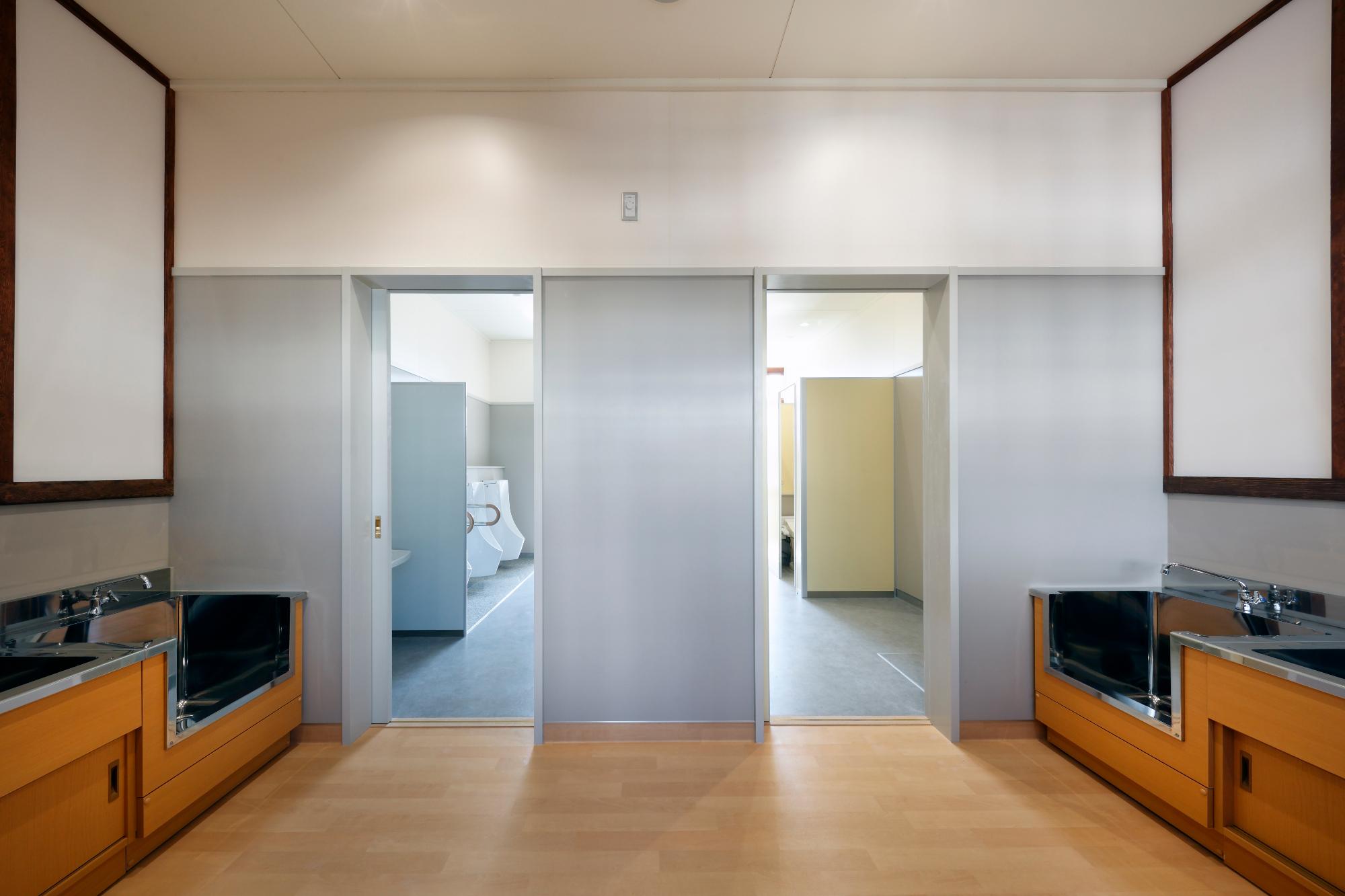 西脇小学校トイレ2