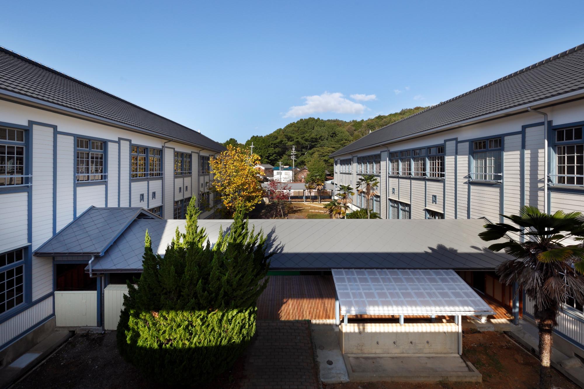 西脇小学校渡り廊下3