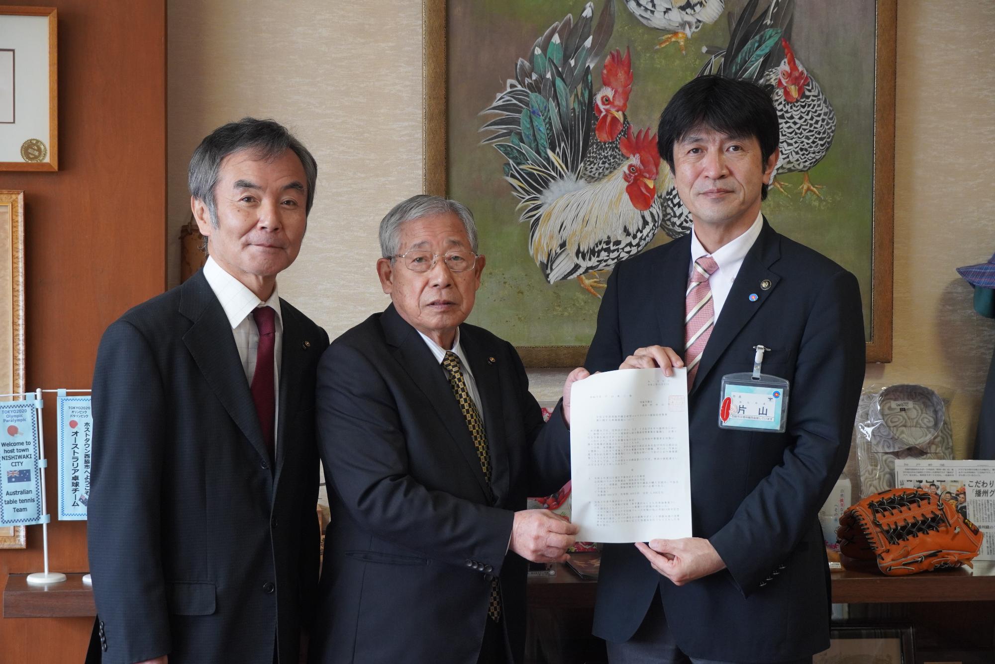 片山市長に新型コロナ対策事業に関する提言書を提出
