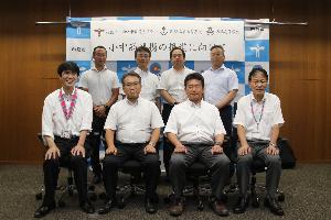 覚書締結記念撮影