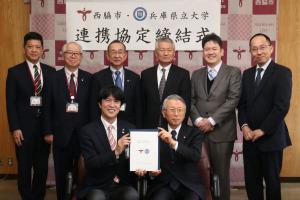 連携協定記念撮影