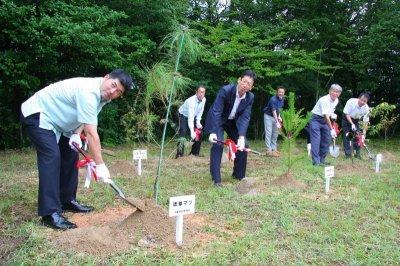 全国へそのまち協議会・記念植樹