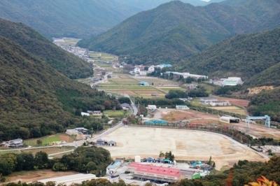にしわき上比延工場公園の全景