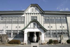昭和初期に建てられた西脇小学校の木造校舎