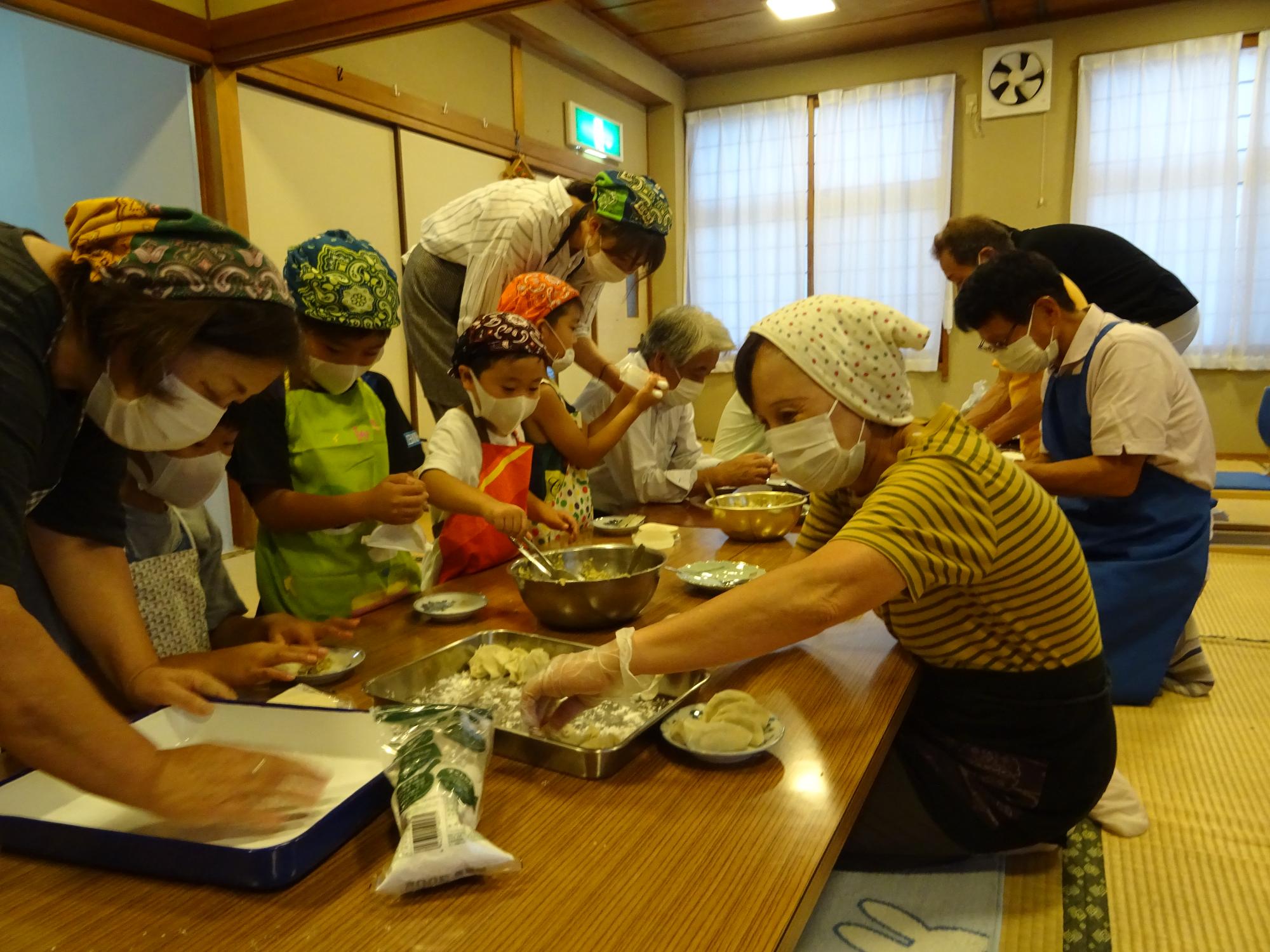 黒田庄隣保館教養講座料理教室講座の様子