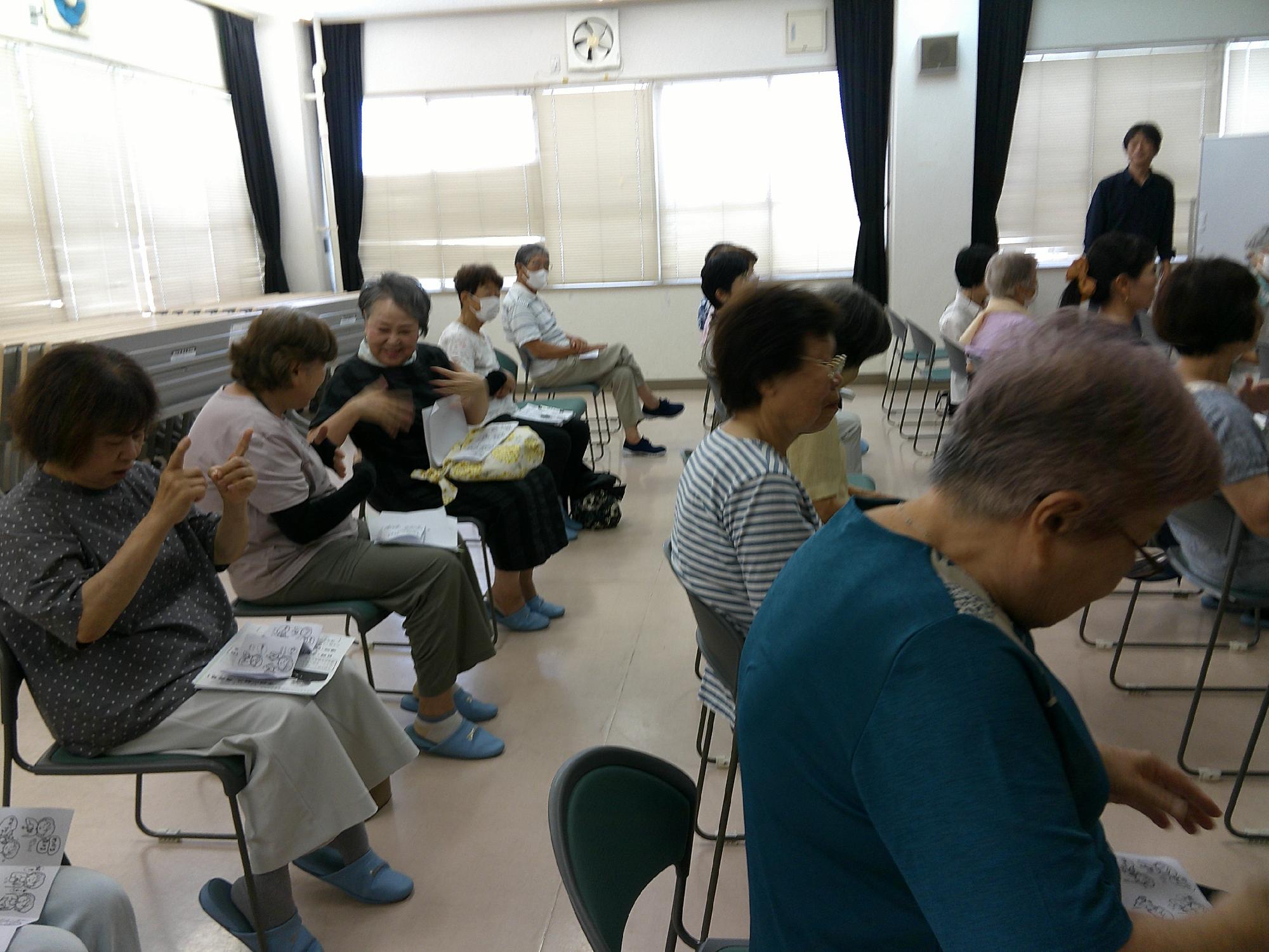 手話で話す様子