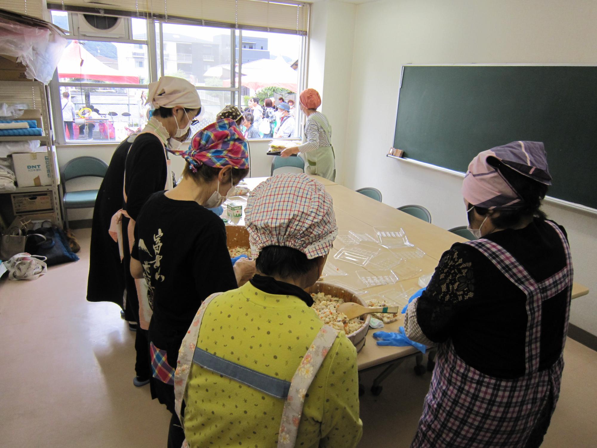 五目とり飯コーナーの様子