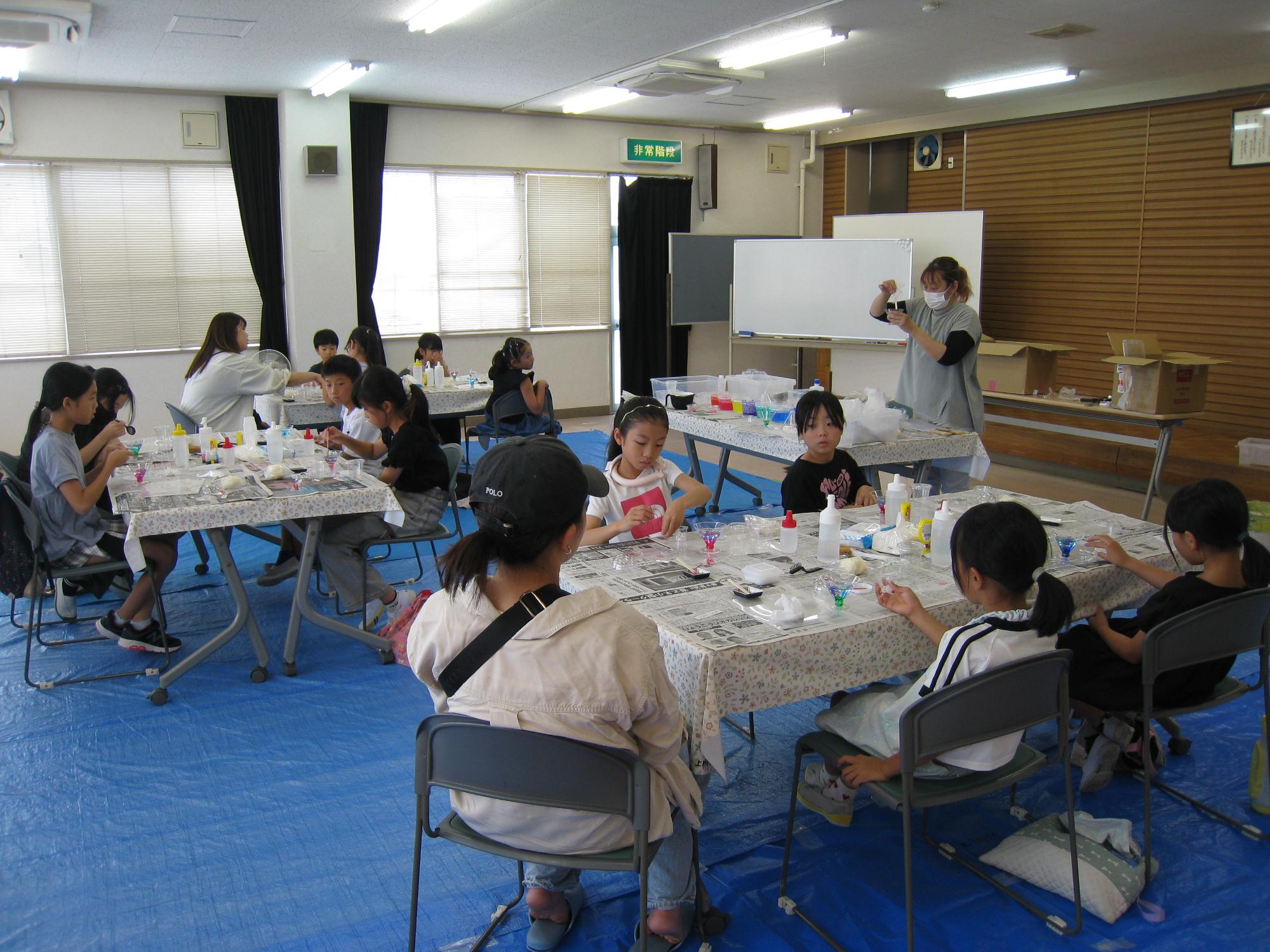 工作（粘土）教室の様子