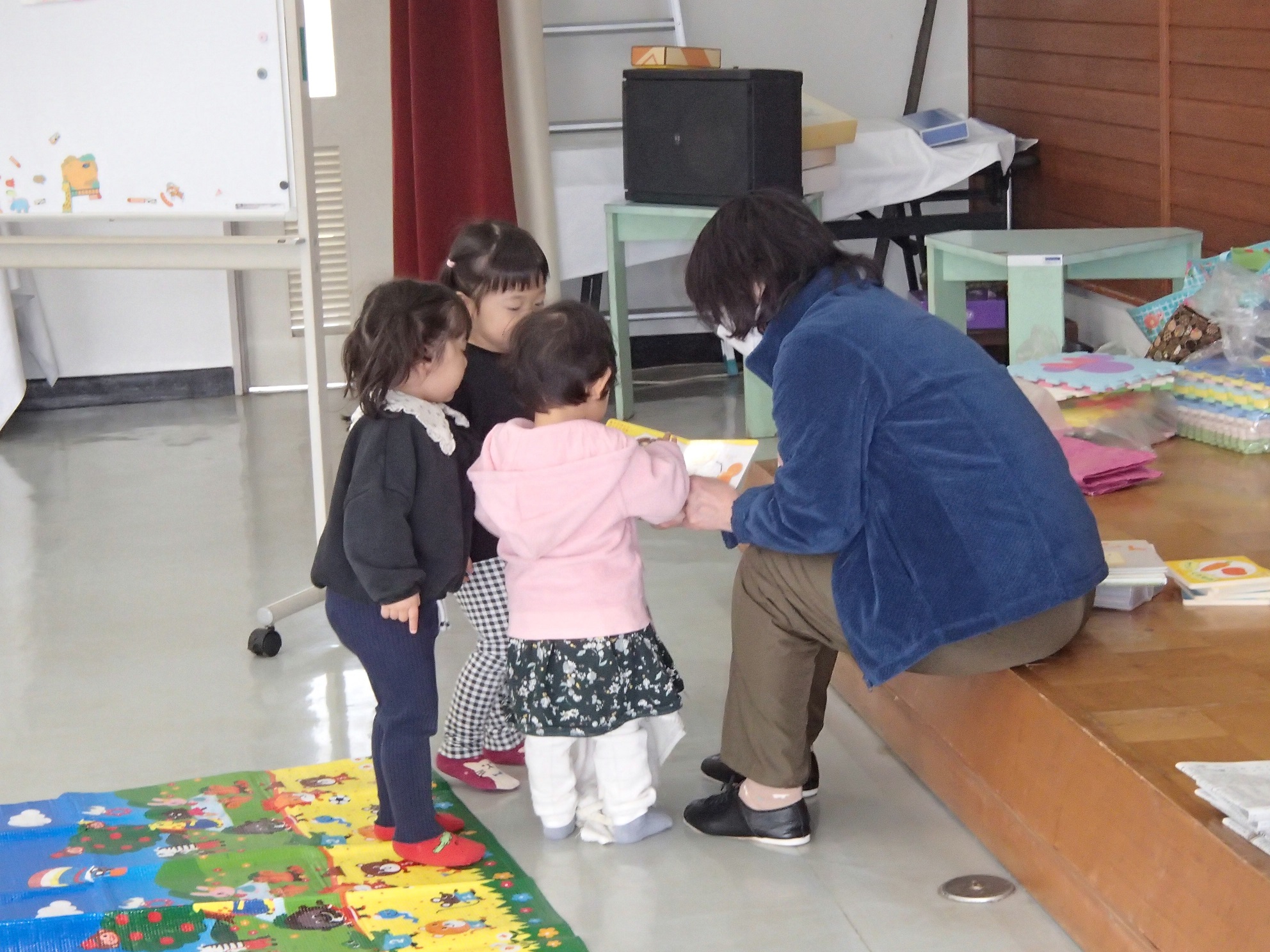 1がつすくすくひろば楽しい絵本の読み聞かせ