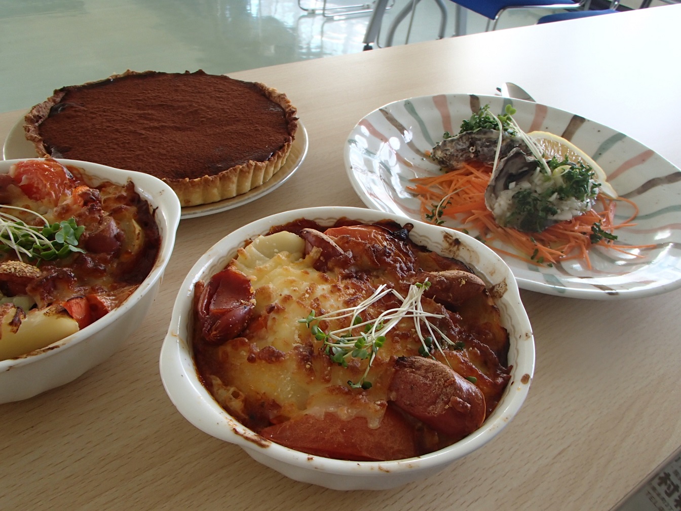 蒸しガキ、カレードリアほか