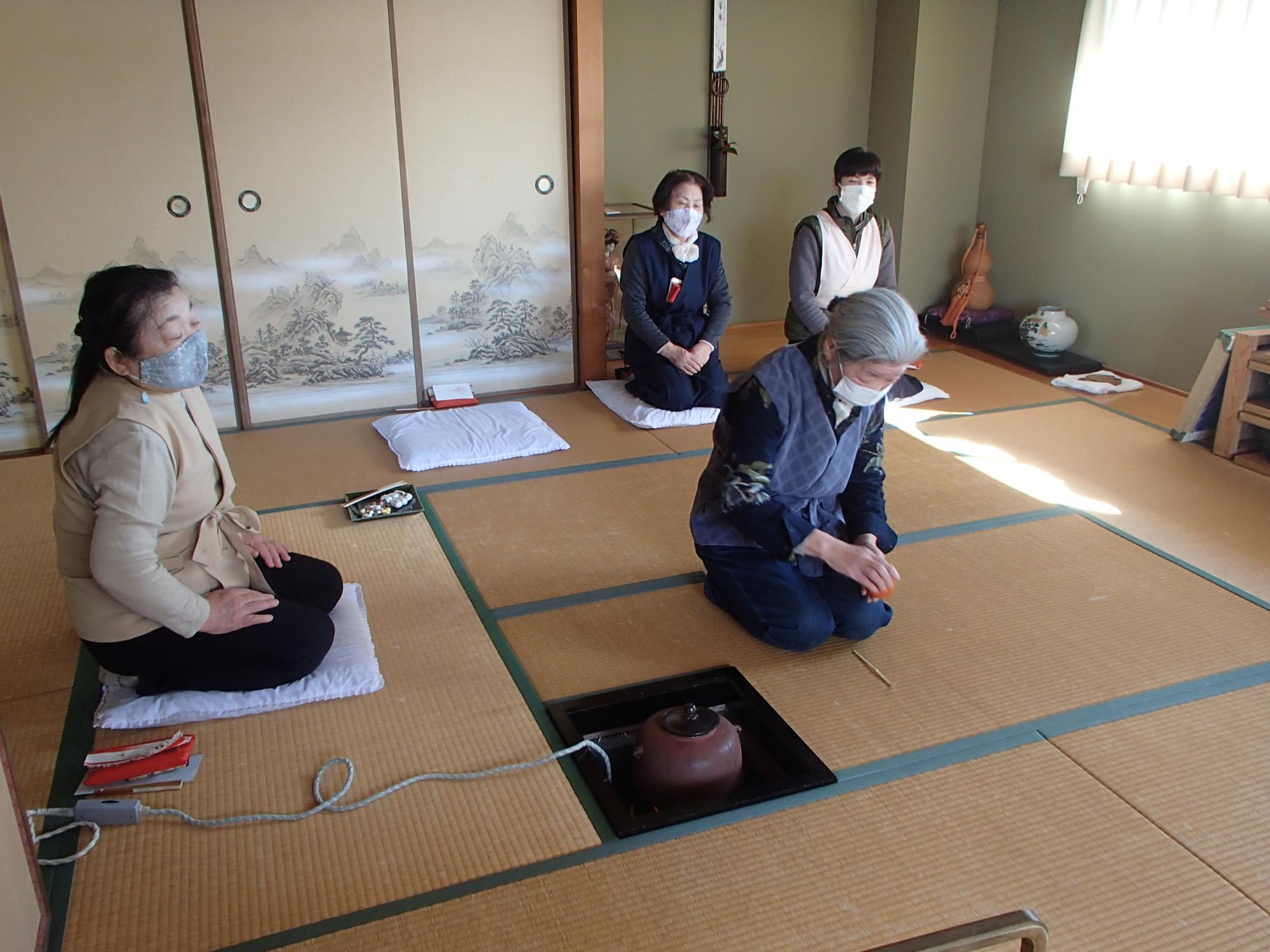 一人ずつお点前をされています。