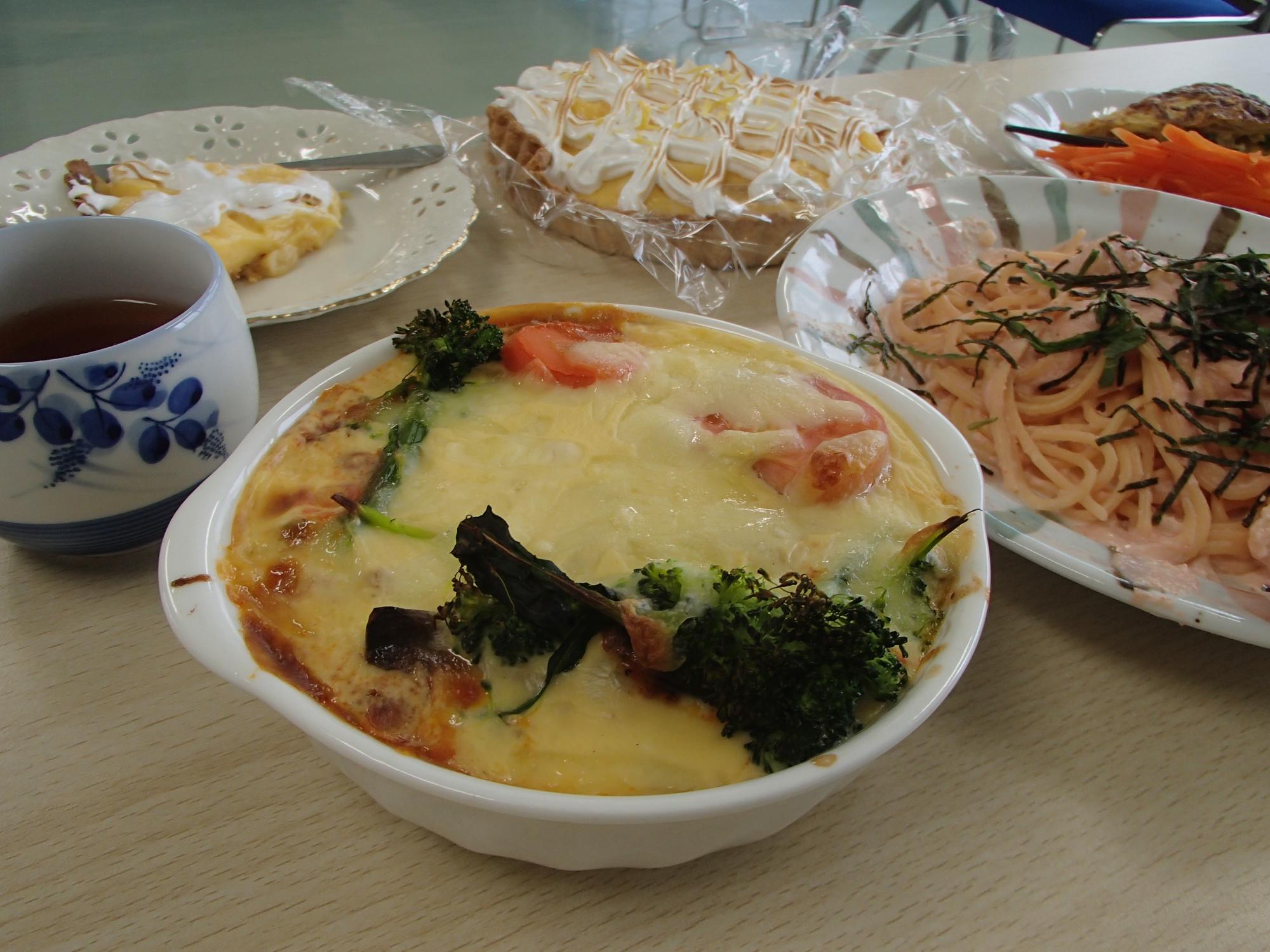 もちのムサカ、レモンケーキ