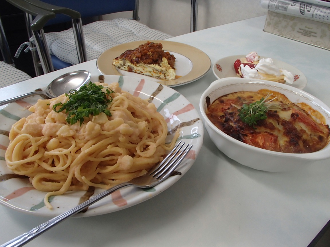 令和7年3月餅のムサカと、ジャガイモと明太子のスパゲッテイ