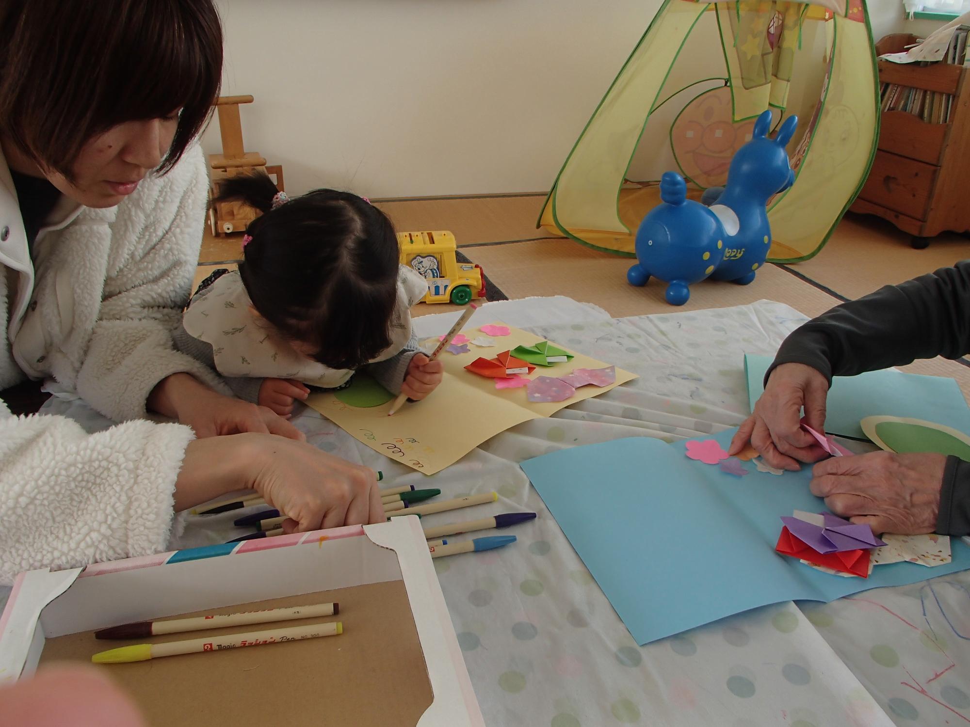 飾りを作っています。