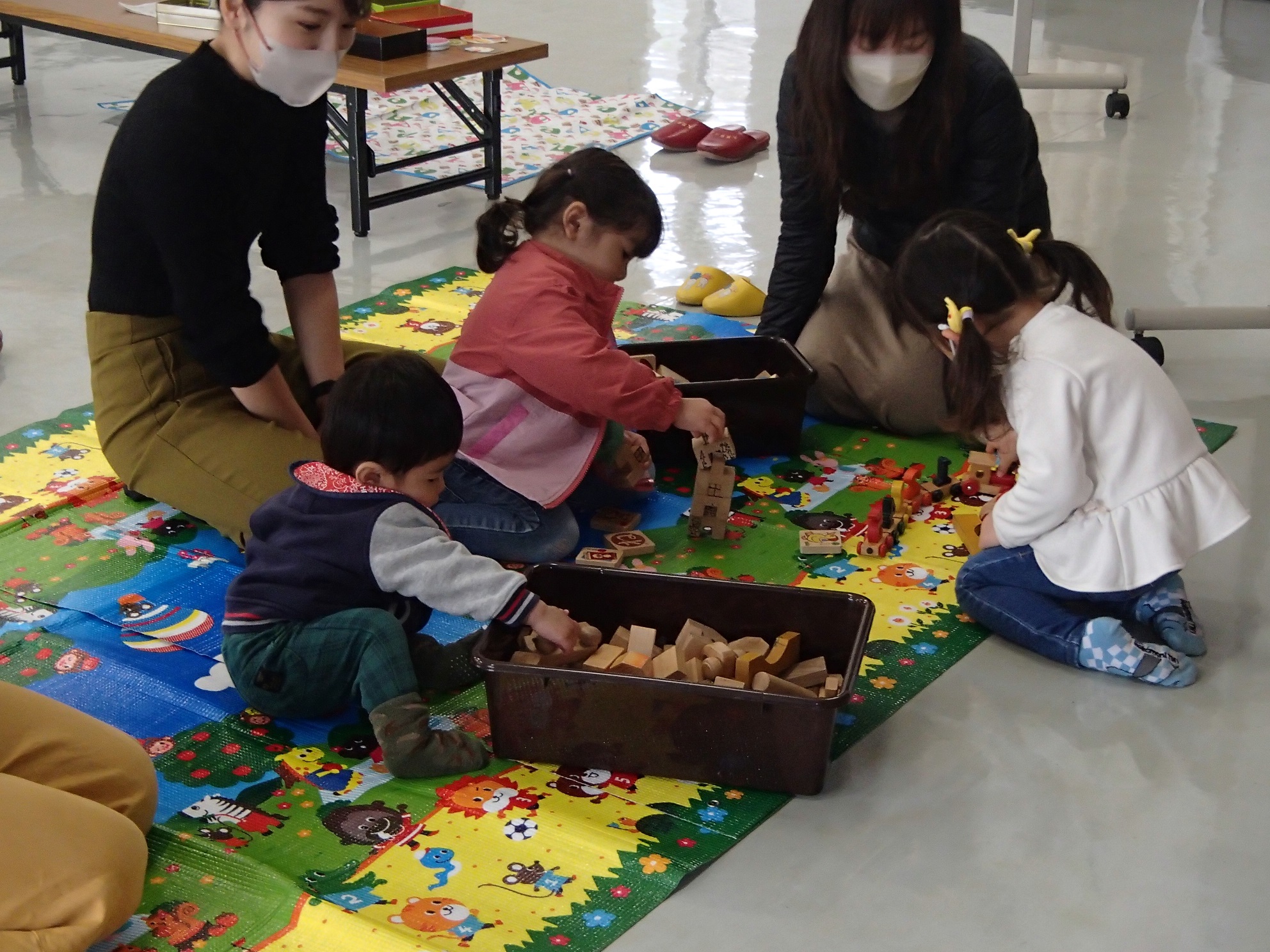 すくすく3月積み木あそび