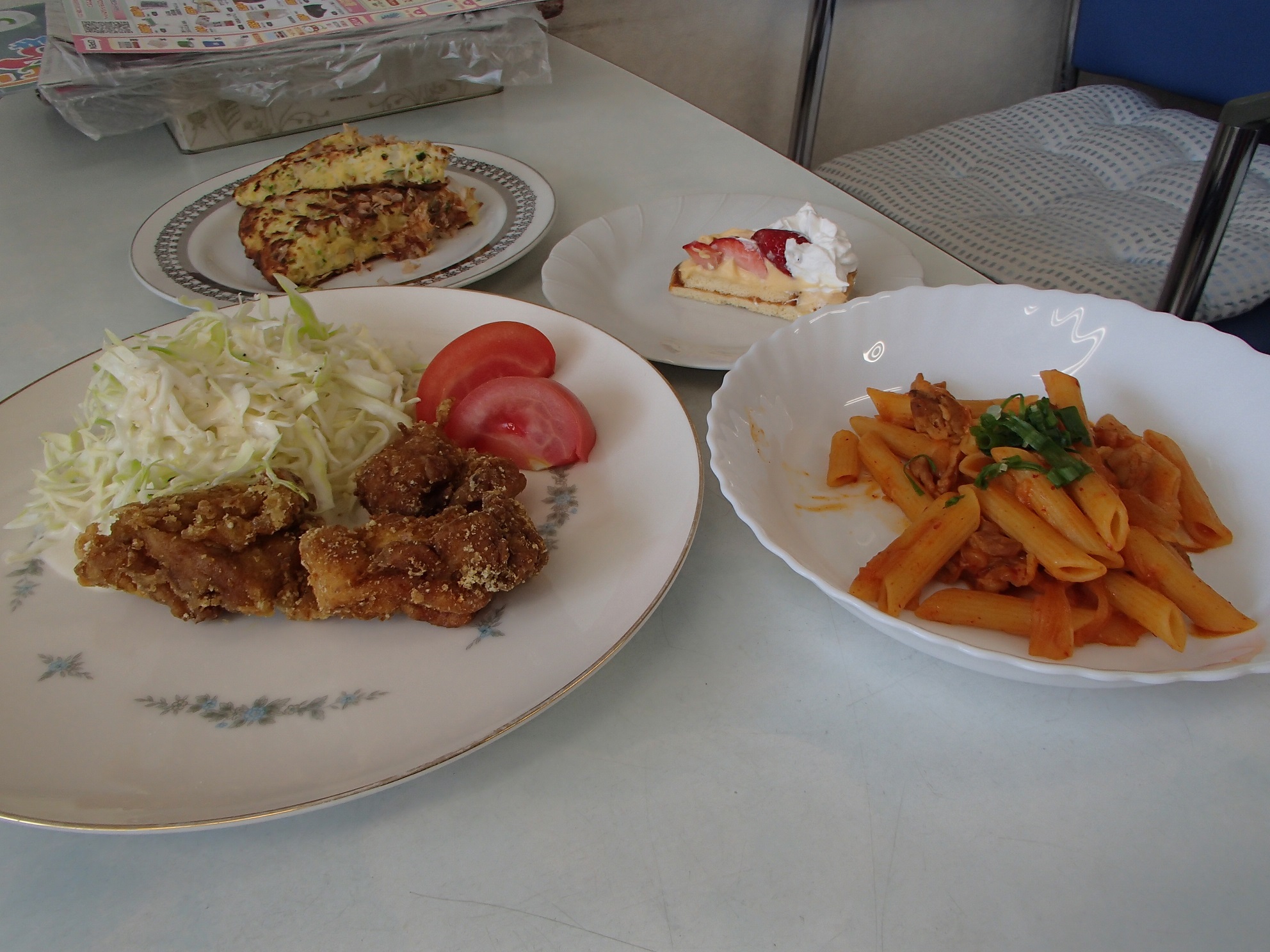 韓国風ペンネアラビアータ・鶏もも肉から揚げカレー風味