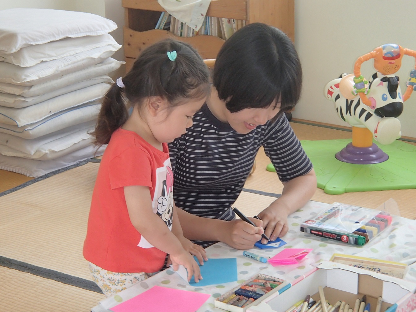 笹飾りに着ける飾り製作中