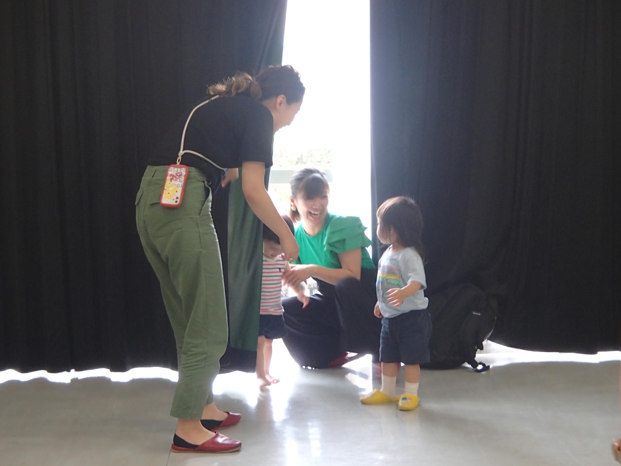 大集会室でかくれんぼ