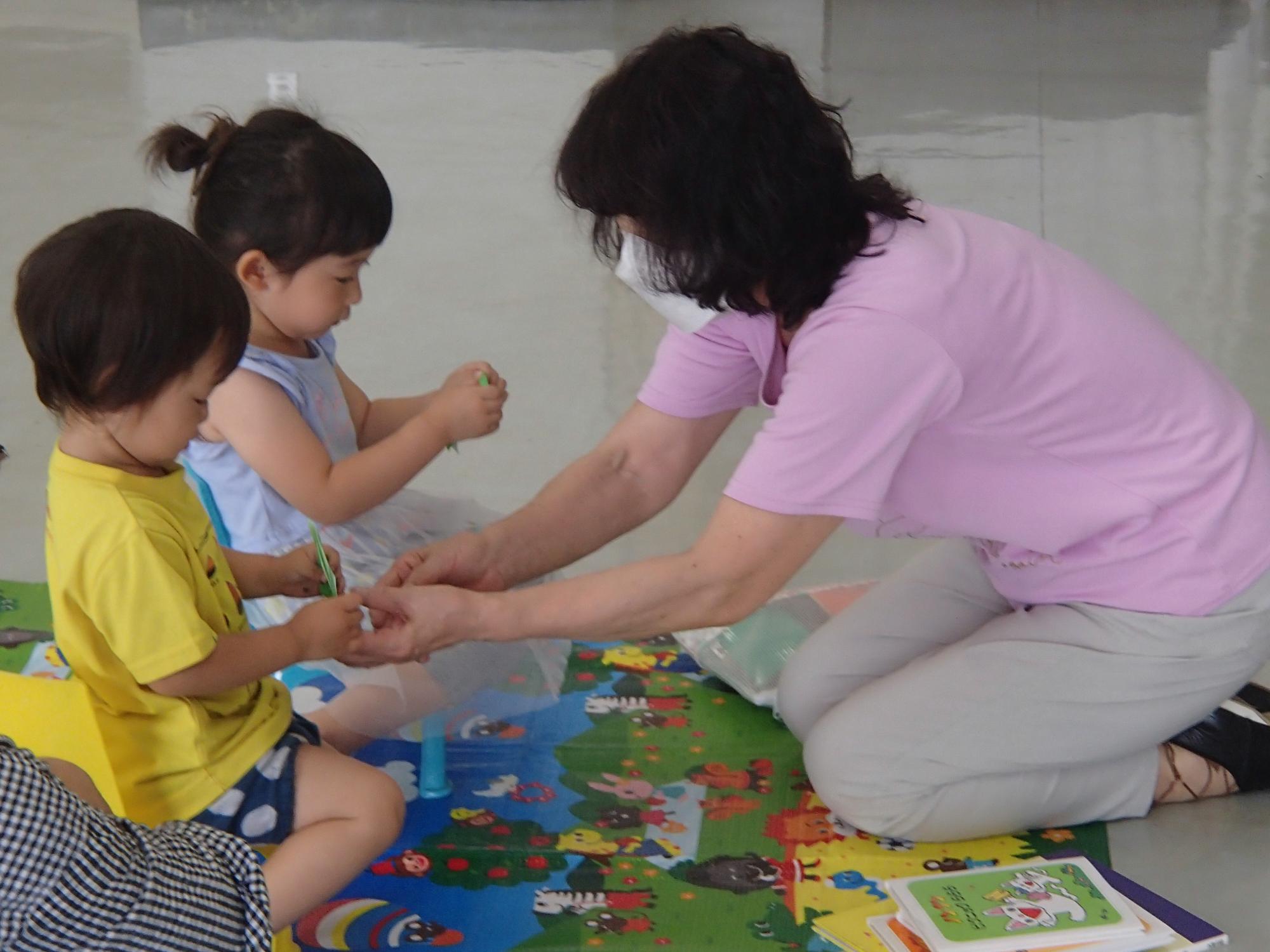 すくすく広場先生と