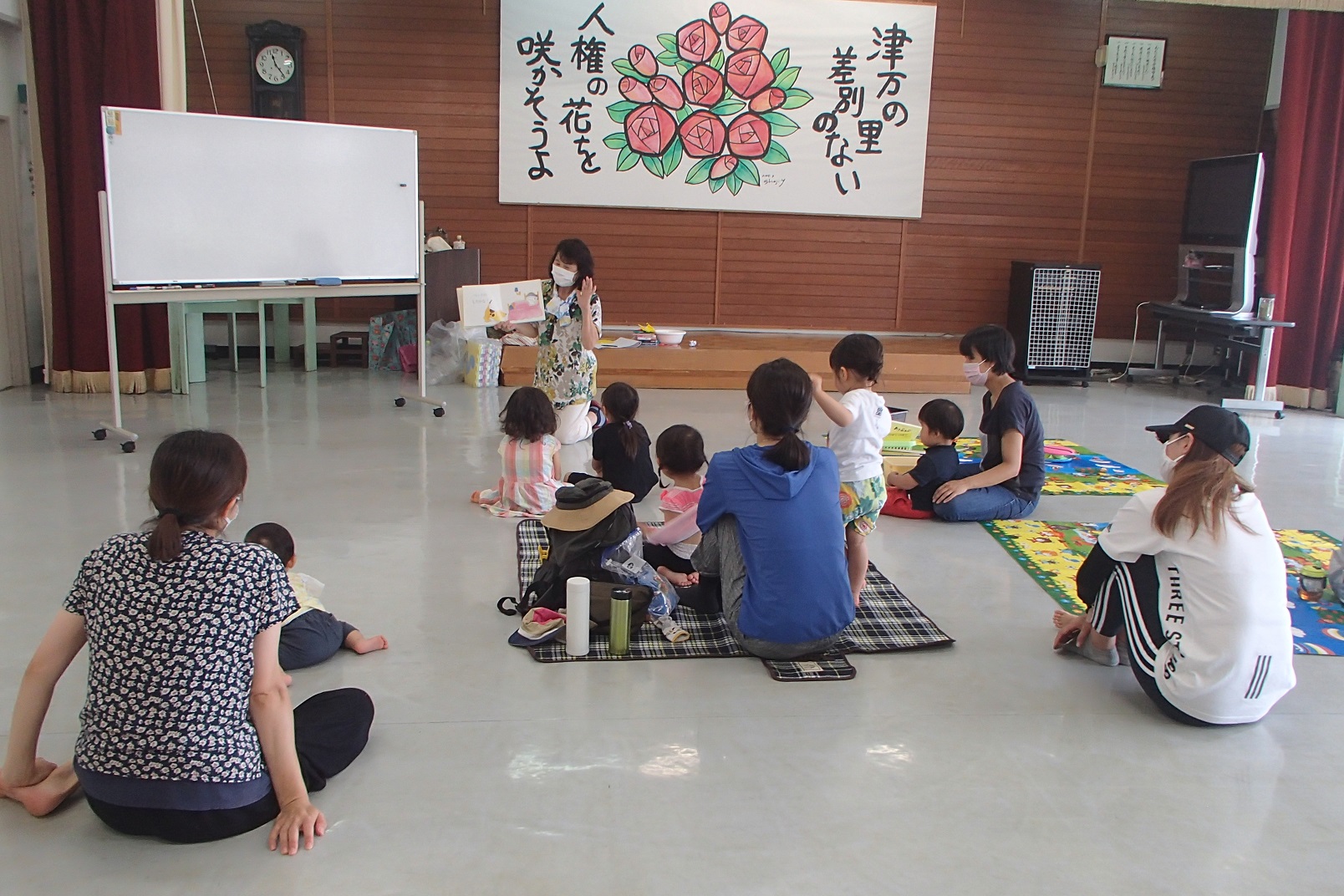 プールの後は、絵本です