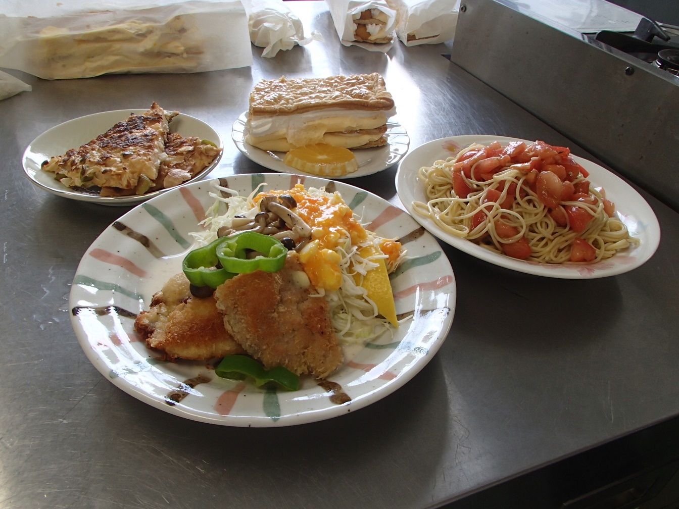 8月メニュー・トンヘレのコルドンブルー他