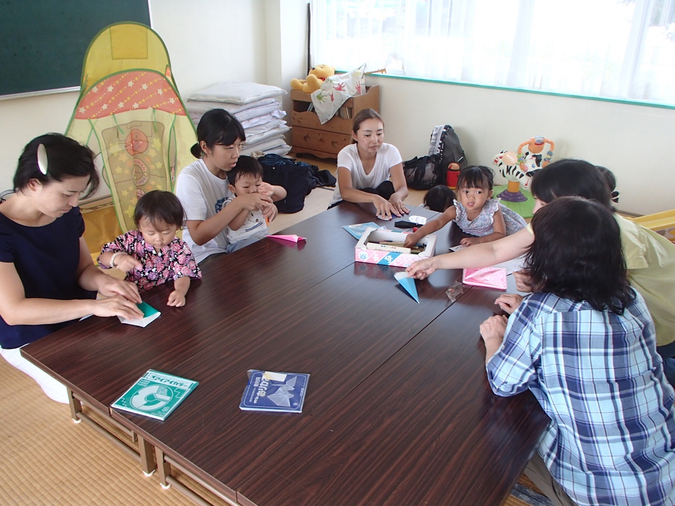 水遊びの後は折り紙をしました