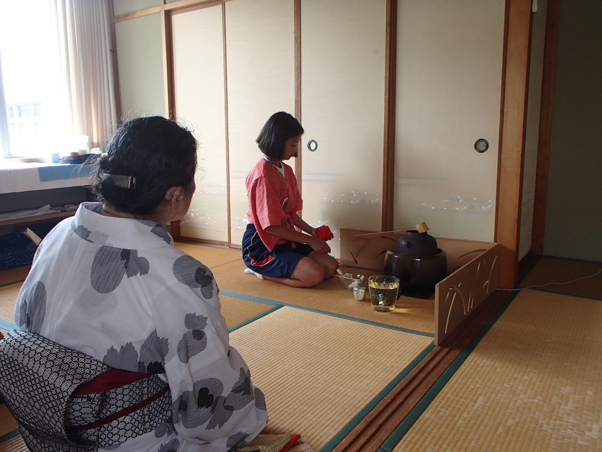 夏休みこども茶道体験、お点前