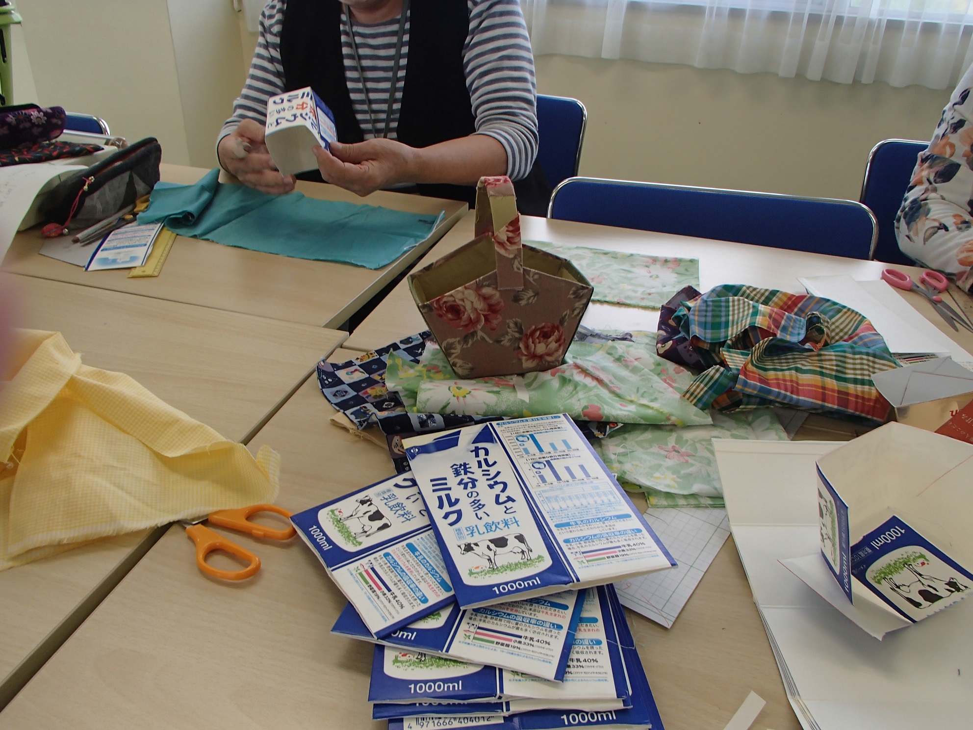 牛乳パックを使って、何作ろ