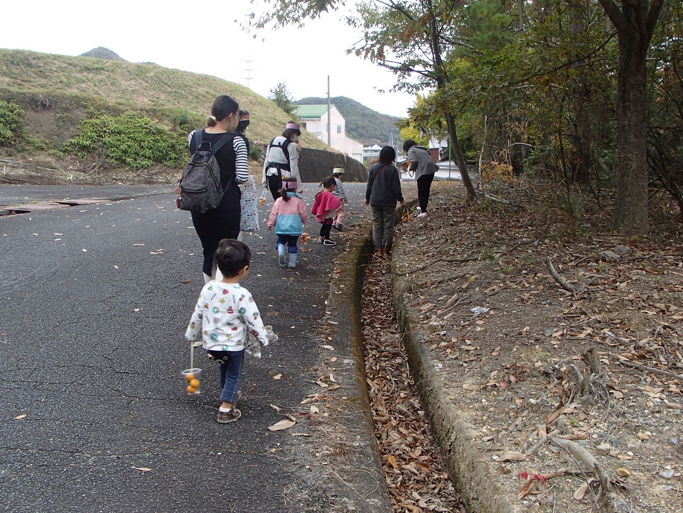 どんぐりはどこかな？