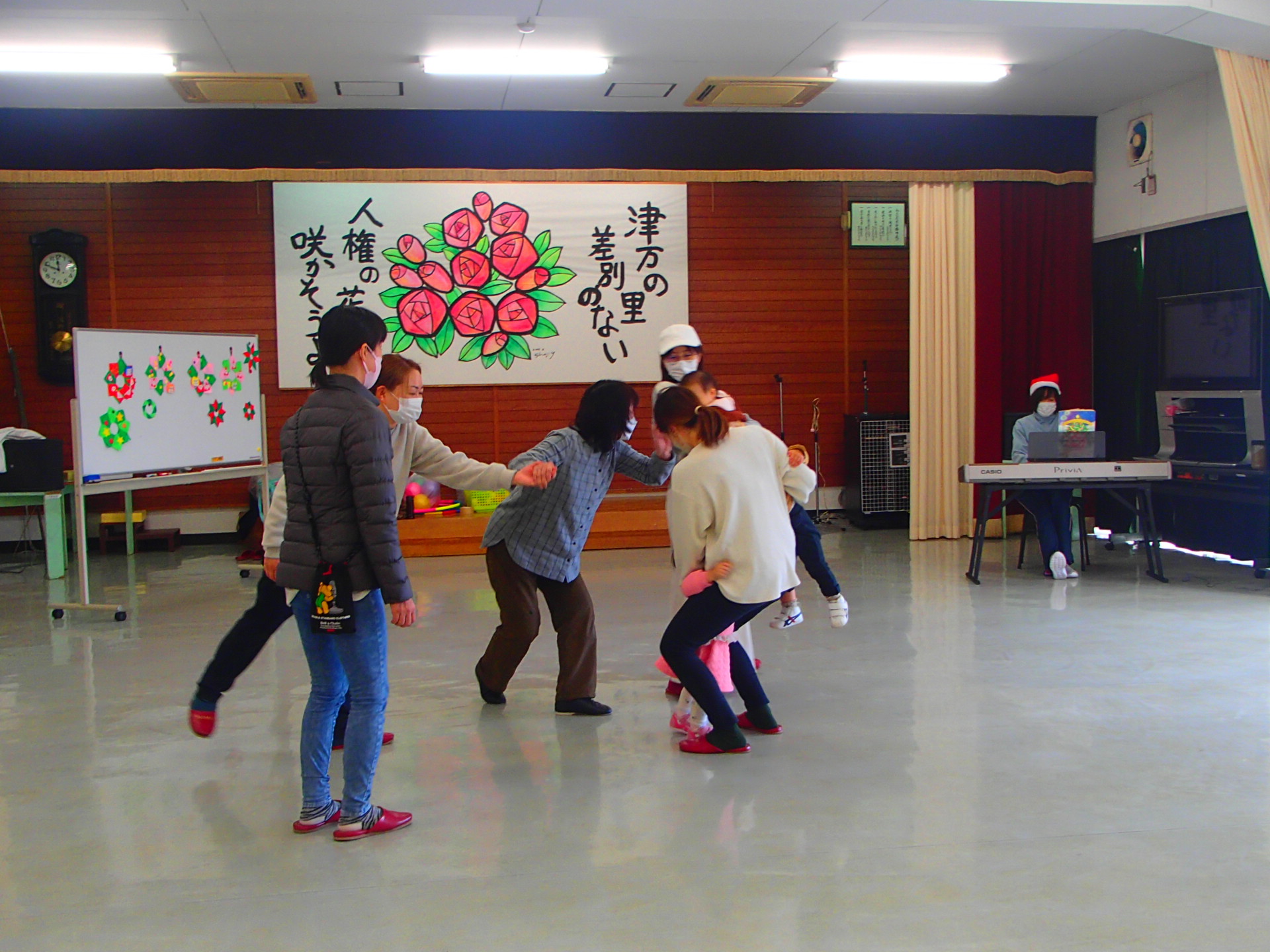 ピアノに合わせて、体を動かしました。