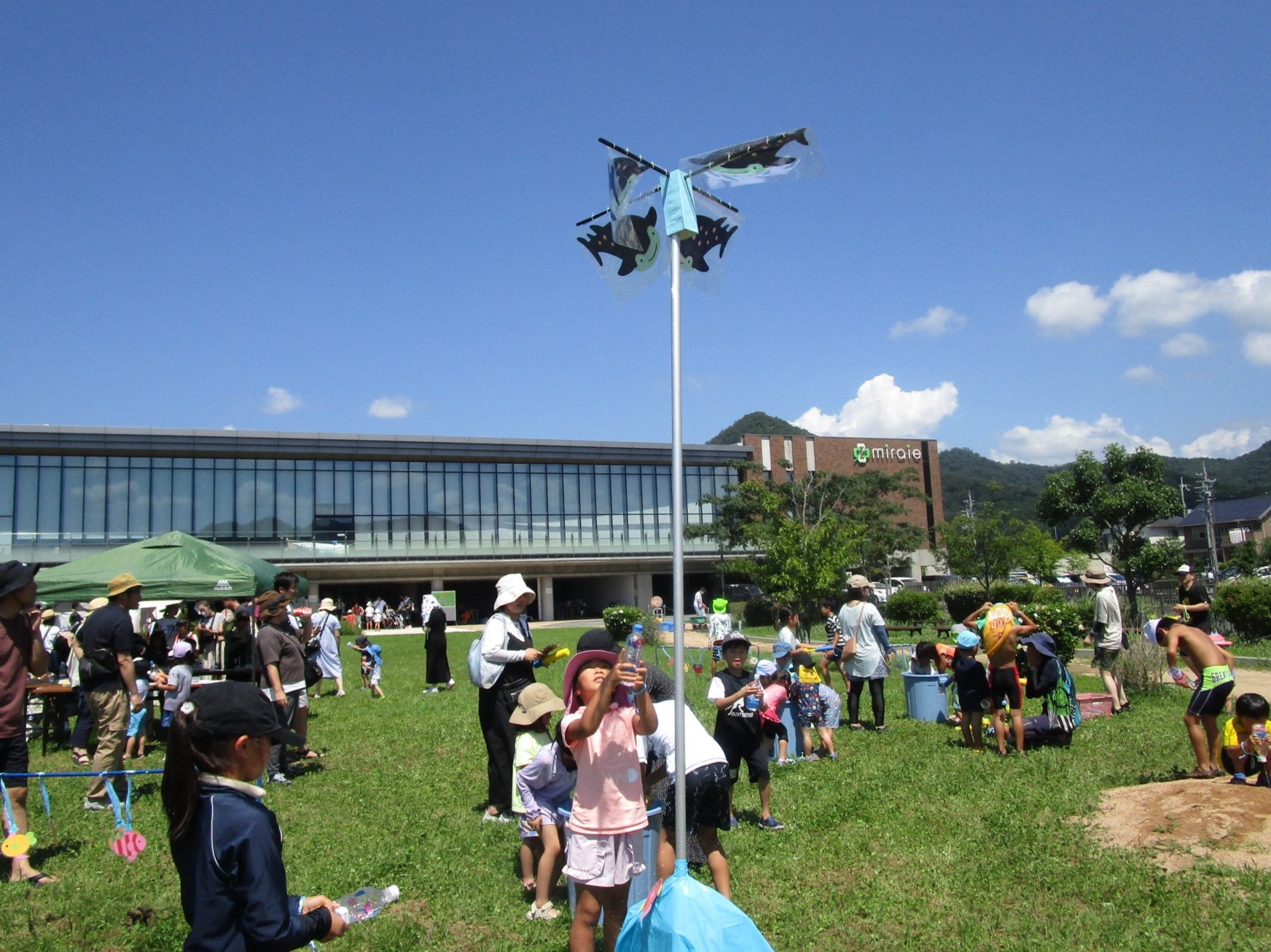 水鉄砲で的あて