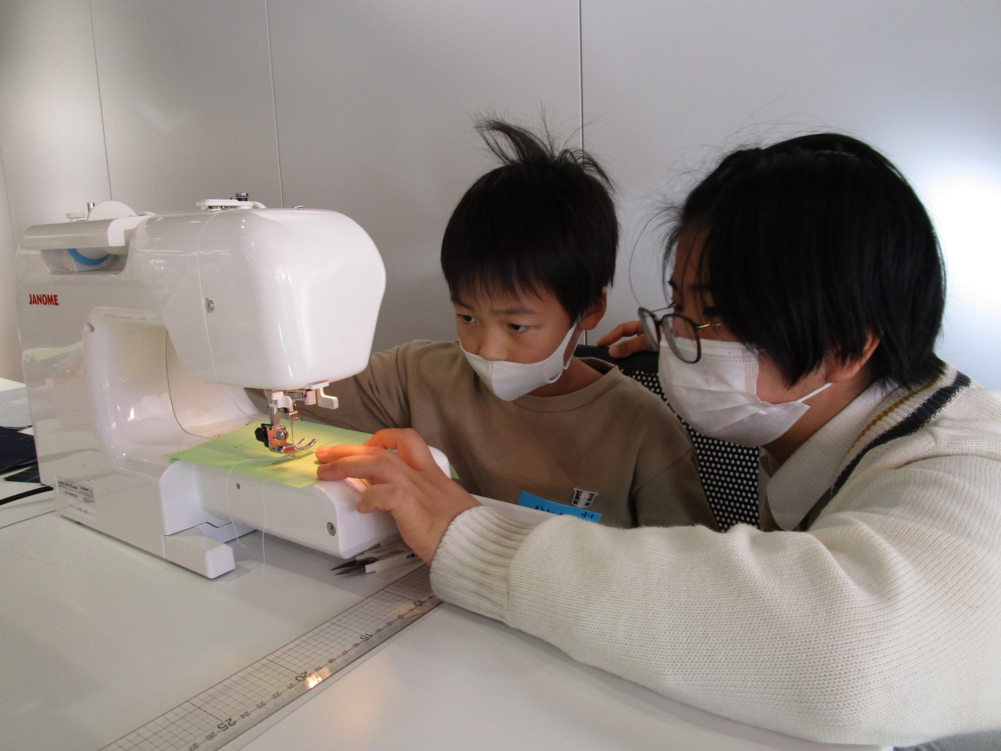 ミシンで縫い合わせる