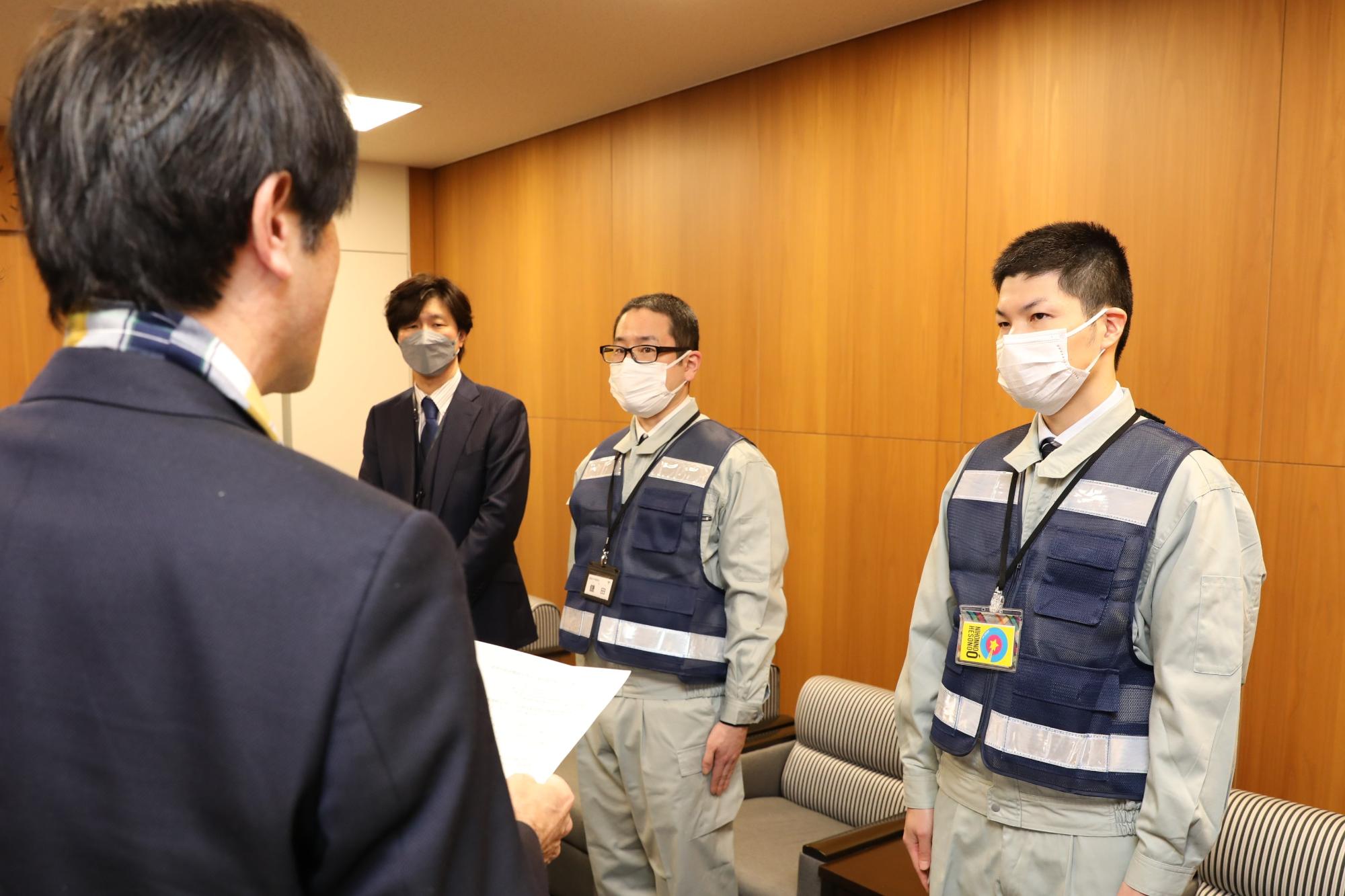 職員派遣出発式の様子