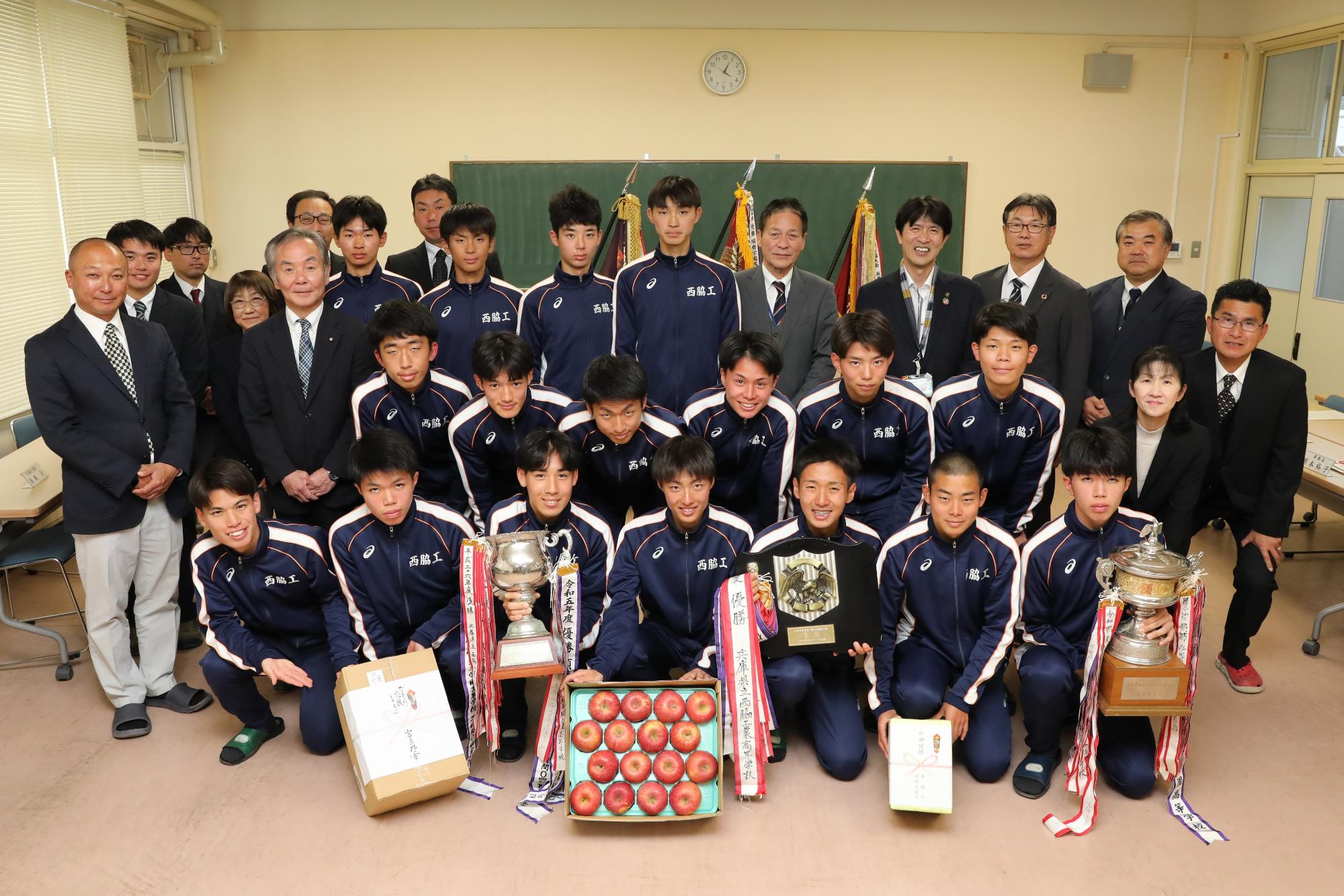 西脇工業高校男子陸上部　激励訪問